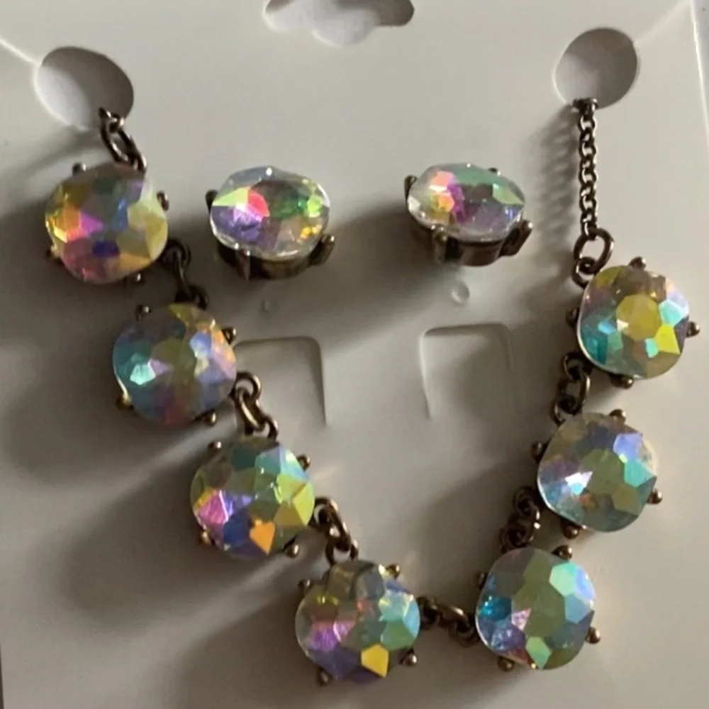 Aurora Borealis Facetted Rhinestone Glass Necklace And Earrings Set Iridescent